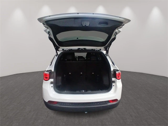 2024 Jeep Compass - Image 15 of 21