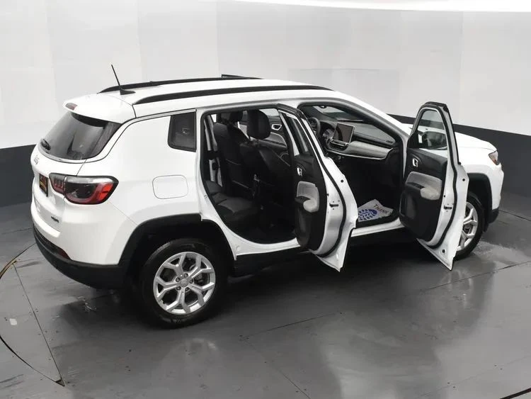 2024 Jeep Compass - Image 6 of 12