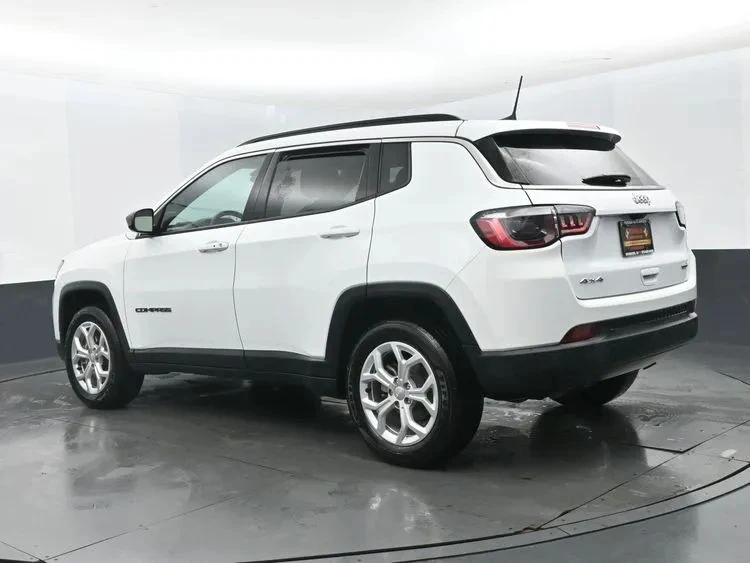 2024 Jeep Compass - Image 9 of 12