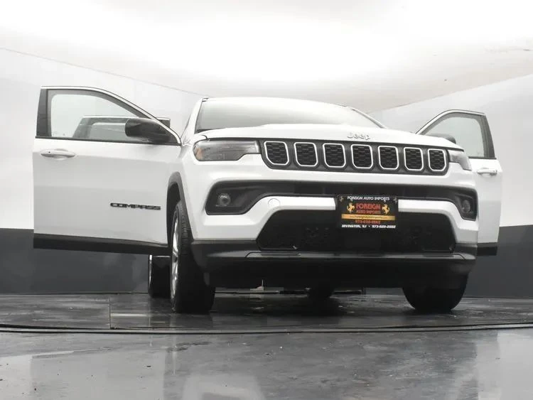 2024 Jeep Compass - Image 11 of 12
