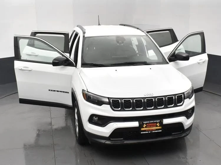 2024 Jeep Compass - Image 10 of 12