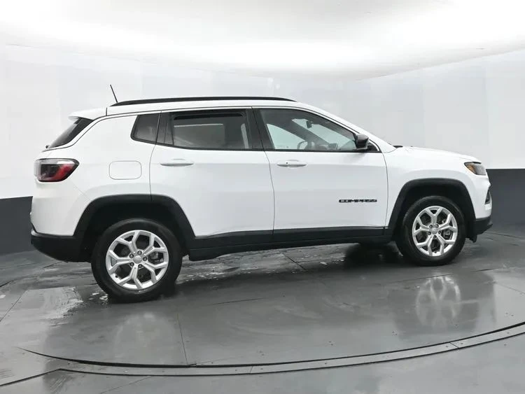 2024 Jeep Compass - Image 4 of 12
