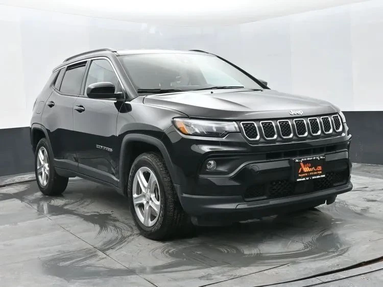 2024 Jeep Compass - Image 2 of 12