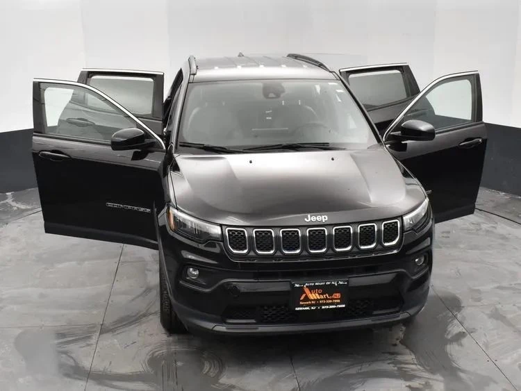 2024 Jeep Compass - Image 10 of 12