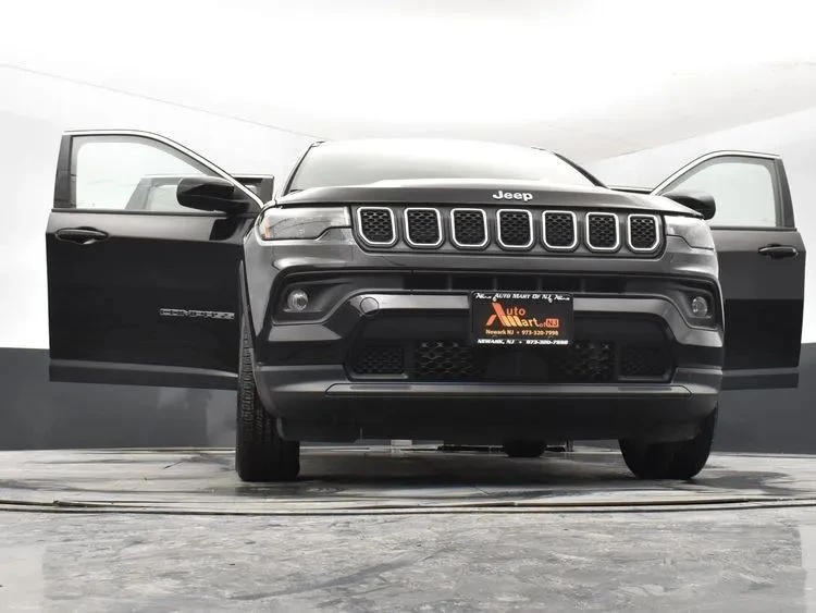 2024 Jeep Compass - Image 11 of 12