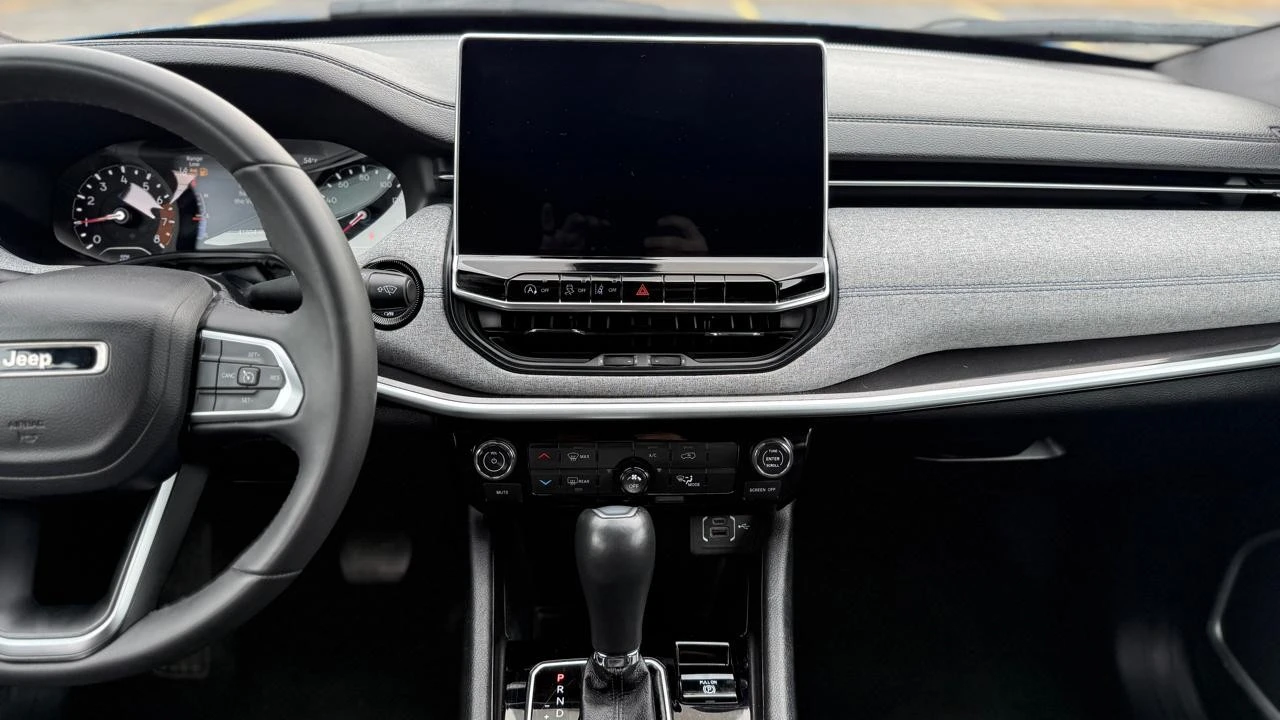 2024 Jeep Compass - Image 15 of 21