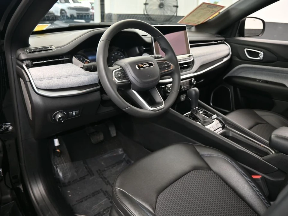 2024 Jeep Compass - Image 10 of 12