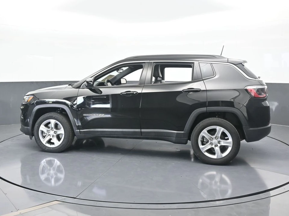 2024 Jeep Compass - Image 3 of 12