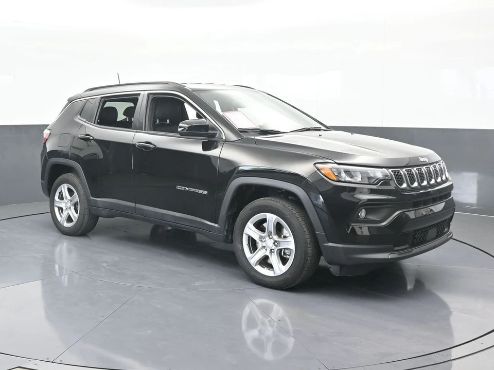 2024 Jeep Compass - Image 8 of 12