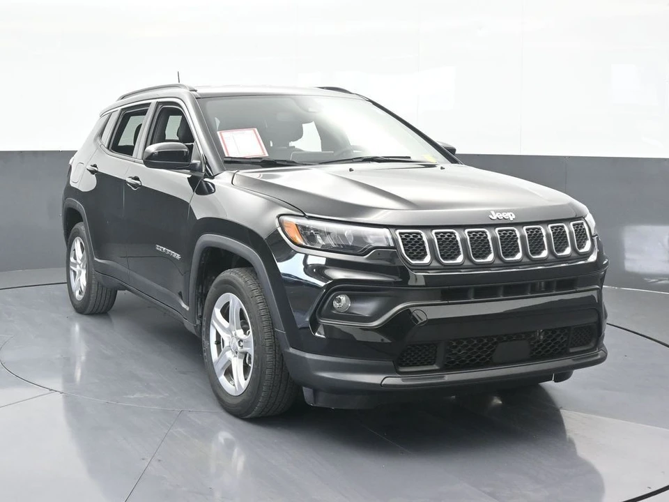 2024 Jeep Compass - Image 9 of 12