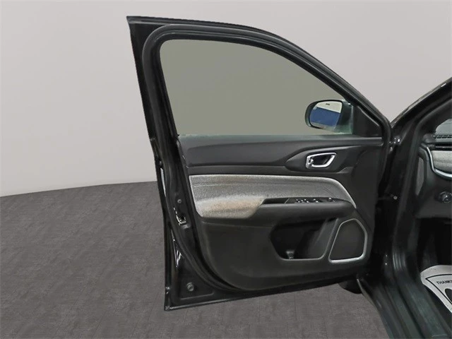 2024 Jeep Compass - Image 11 of 12