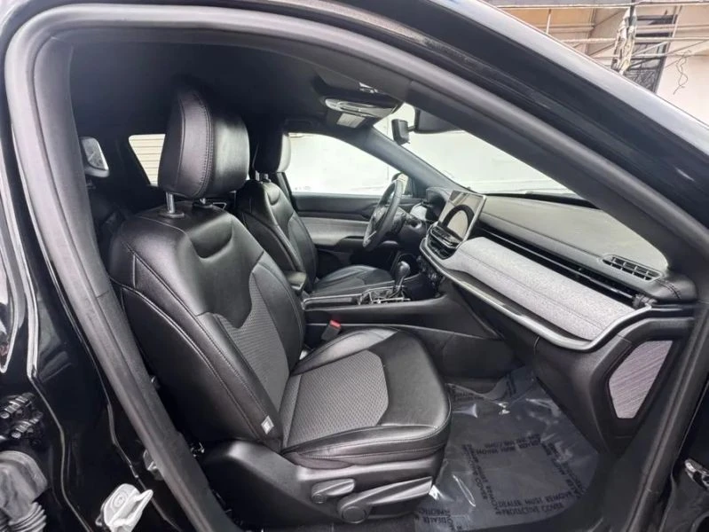 2024 Jeep Compass - Image 10 of 12
