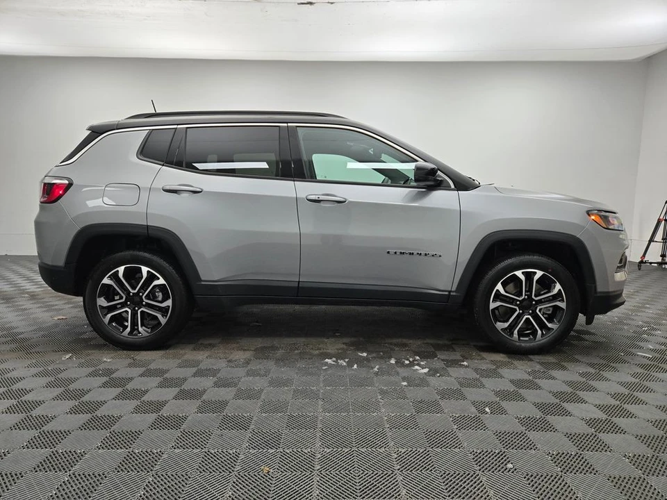2024 Jeep Compass - Image 10 of 12