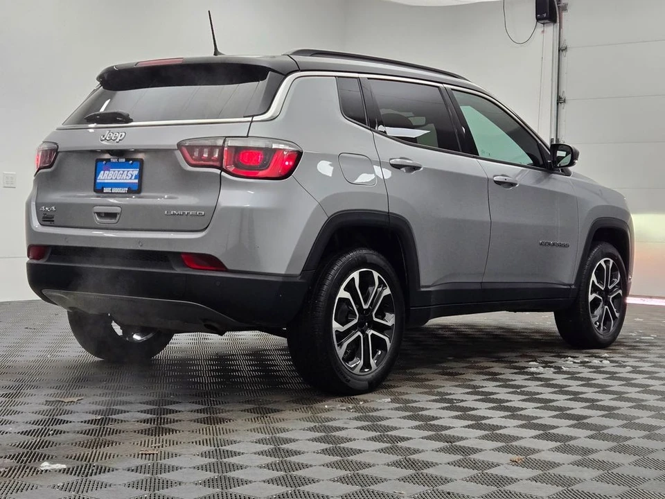 2024 Jeep Compass - Image 11 of 12
