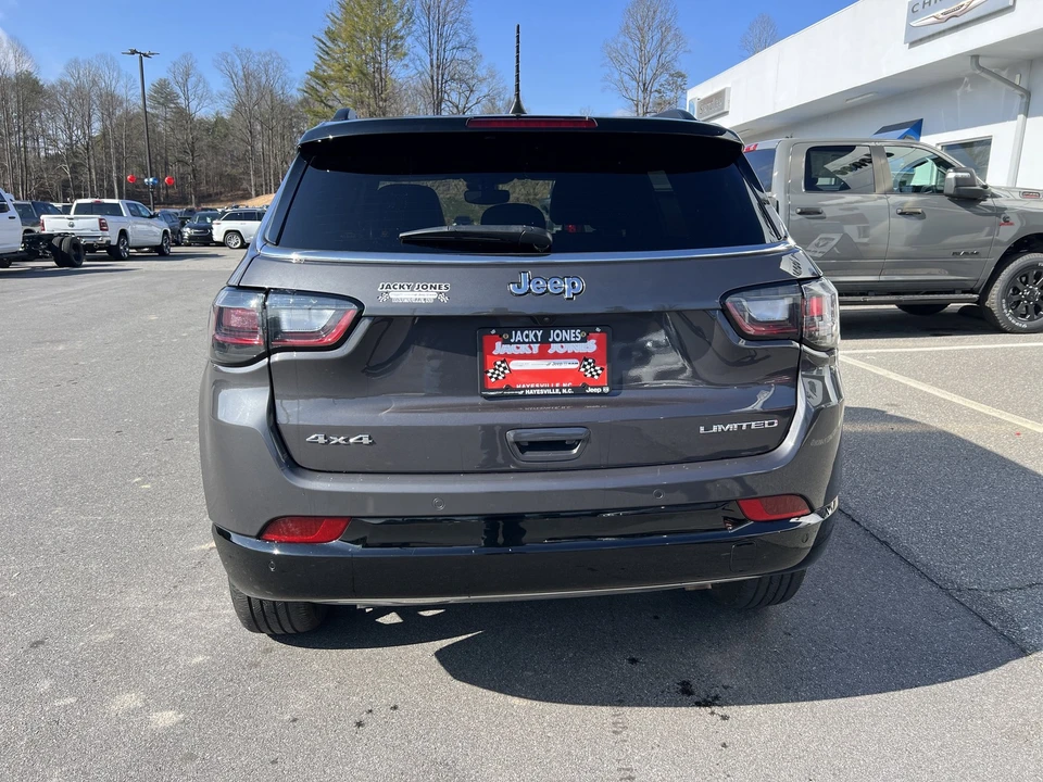 2024 Jeep Compass - Image 2 of 12