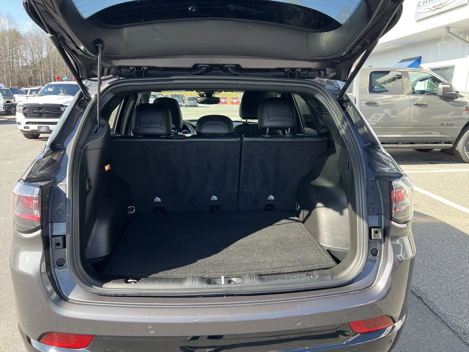 2024 Jeep Compass - Image 9 of 12