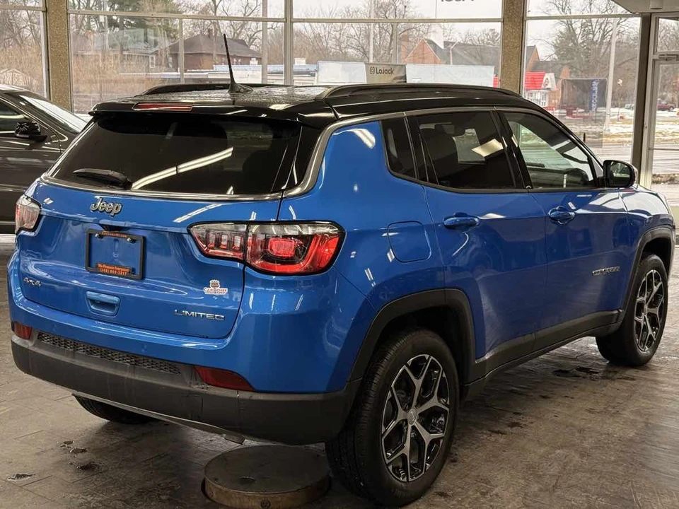 2024 Jeep Compass - Image 10 of 12