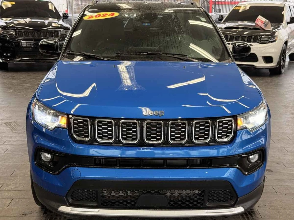 2024 Jeep Compass - Image 3 of 12