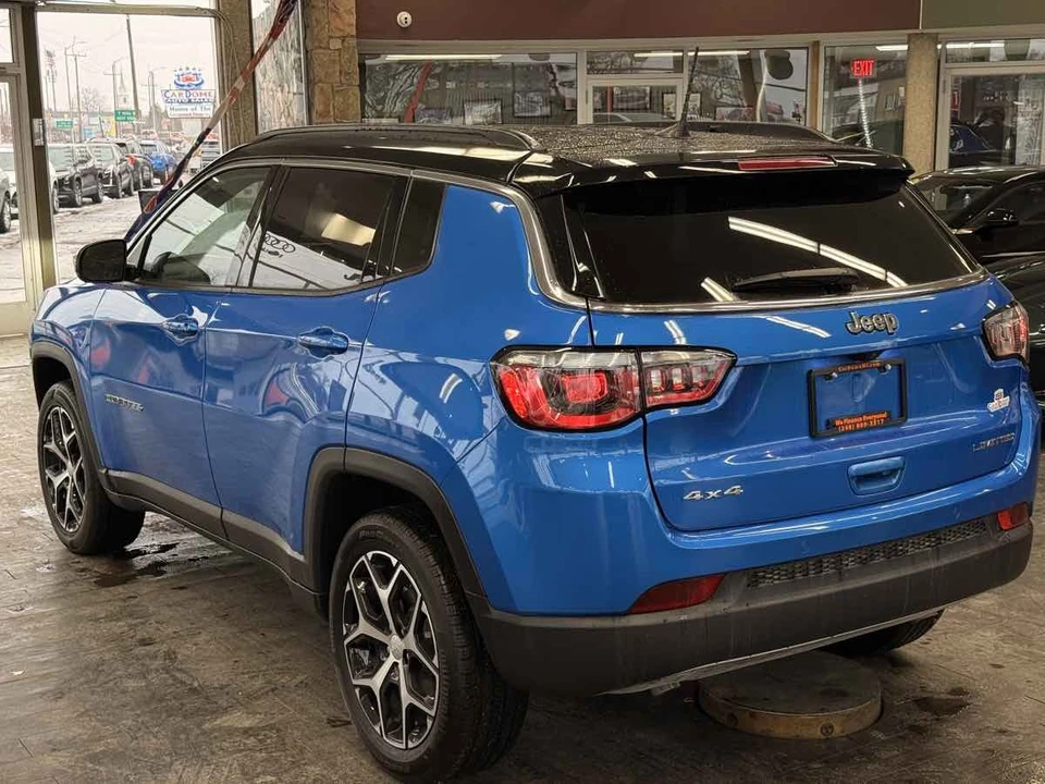2024 Jeep Compass - Image 11 of 12