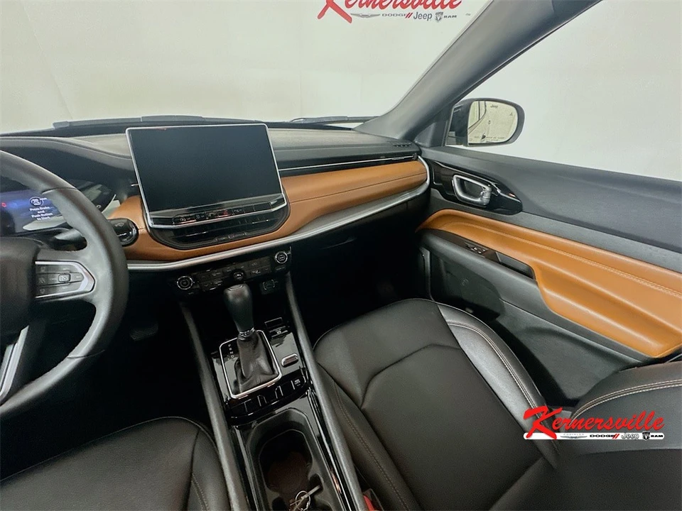 2024 Jeep Compass - Image 11 of 21