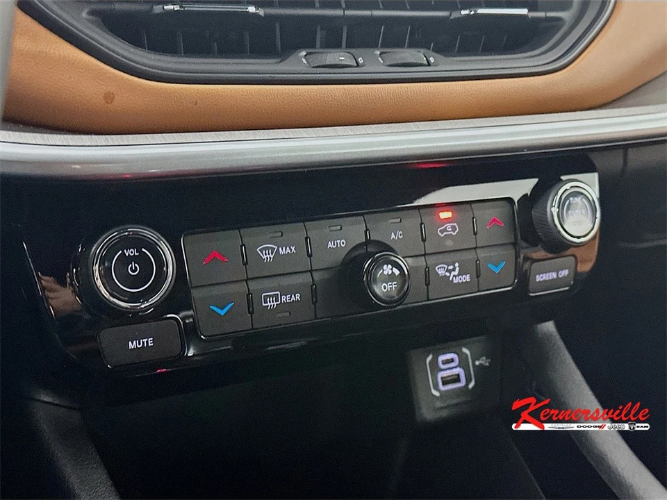 2024 Jeep Compass - Image 18 of 21