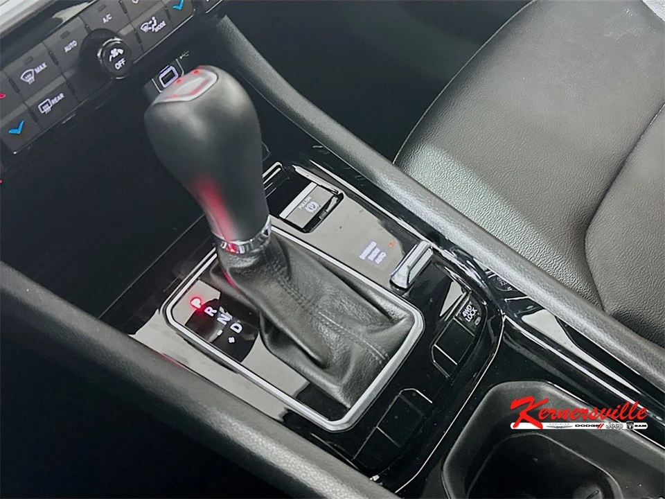 2024 Jeep Compass - Image 16 of 21