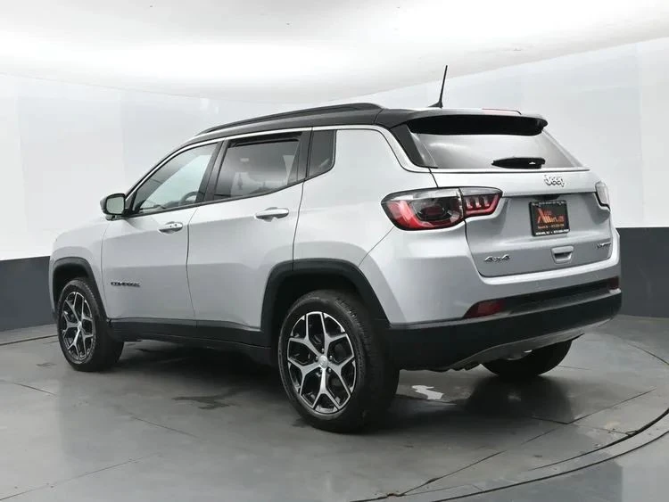 2024 Jeep Compass - Image 9 of 12