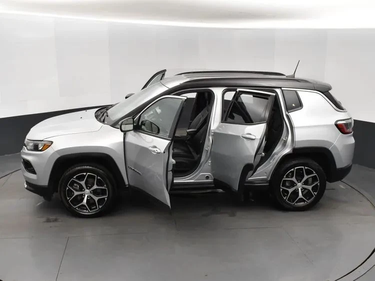 2024 Jeep Compass - Image 7 of 12