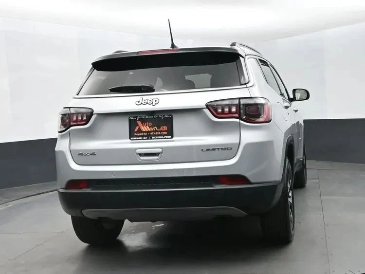 2024 Jeep Compass - Image 8 of 12