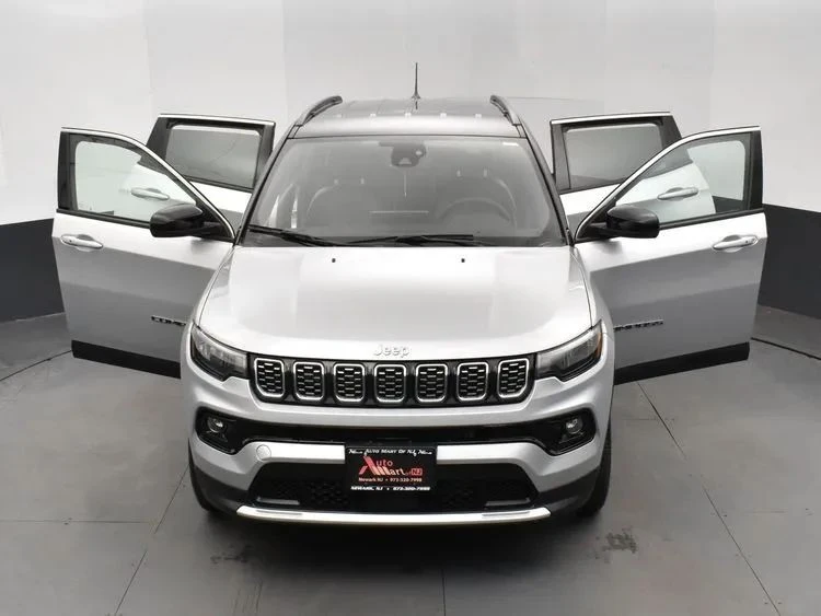 2024 Jeep Compass - Image 10 of 12