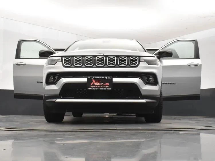 2024 Jeep Compass - Image 11 of 12