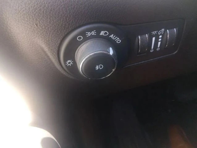 2024 Jeep Compass - Image 10 of 12