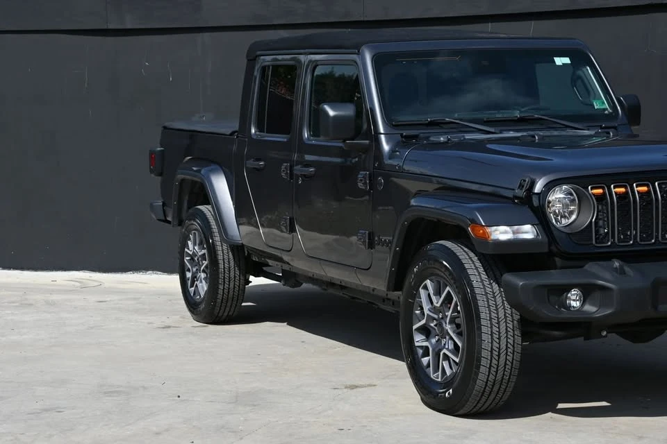 2024 Jeep JT Gladiator - Image 11 of 20