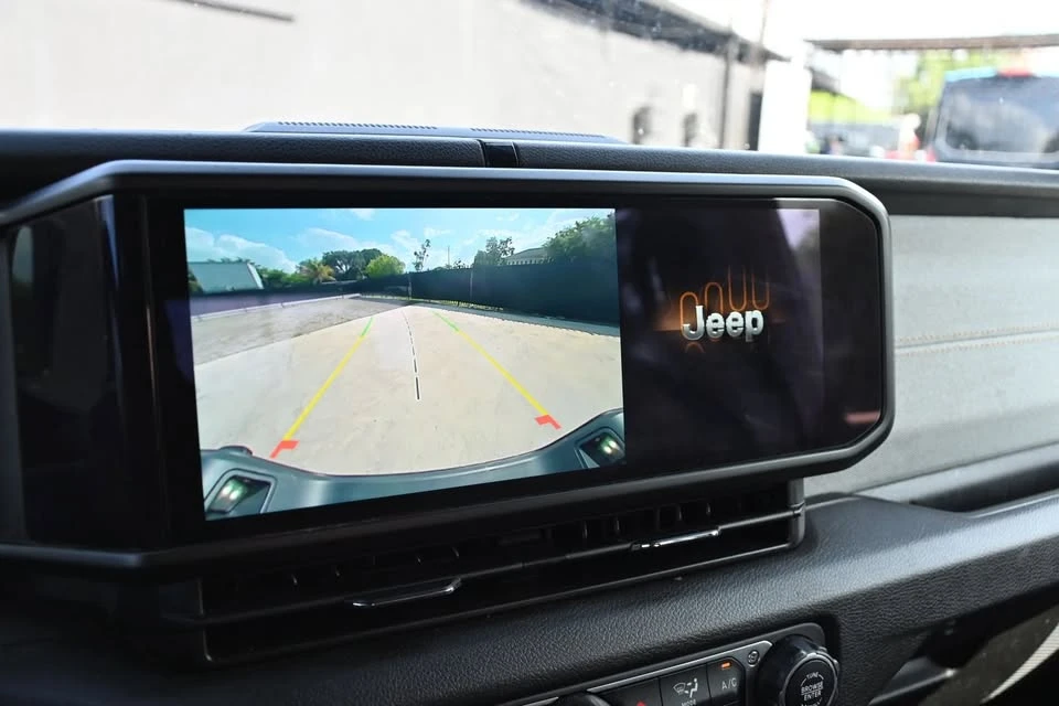 2024 Jeep JT Gladiator - Image 14 of 20