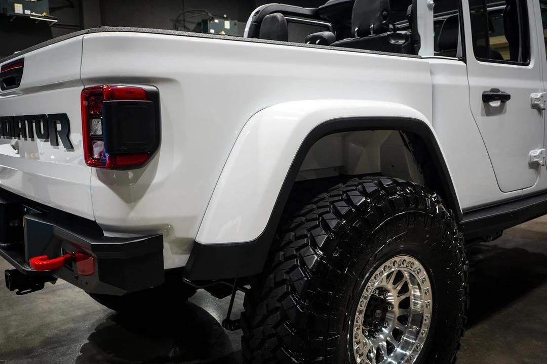 2024 Jeep JT Gladiator - Image 15 of 31