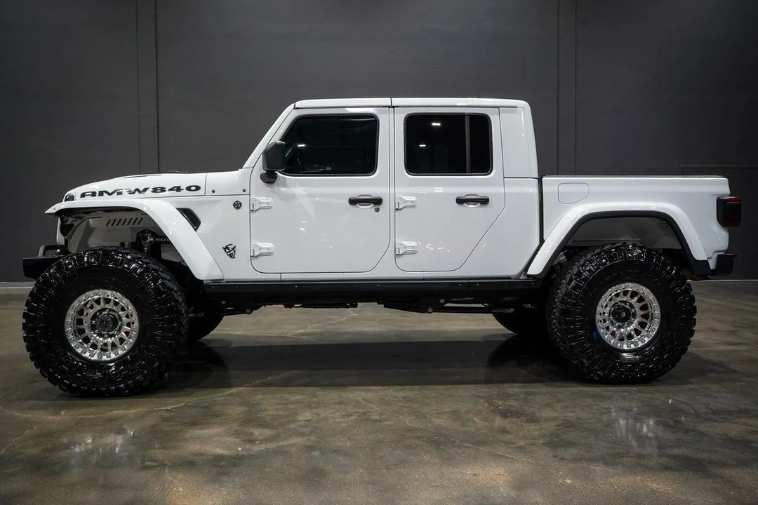 2024 Jeep JT Gladiator - Image 18 of 31