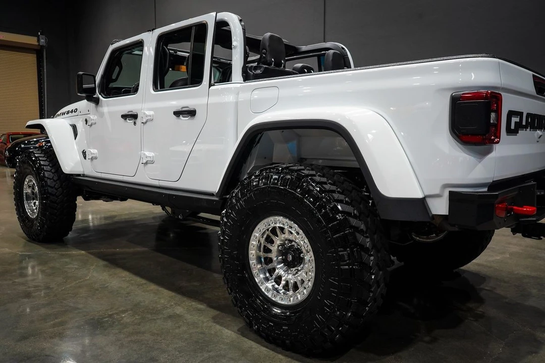 2024 Jeep JT Gladiator - Image 12 of 31
