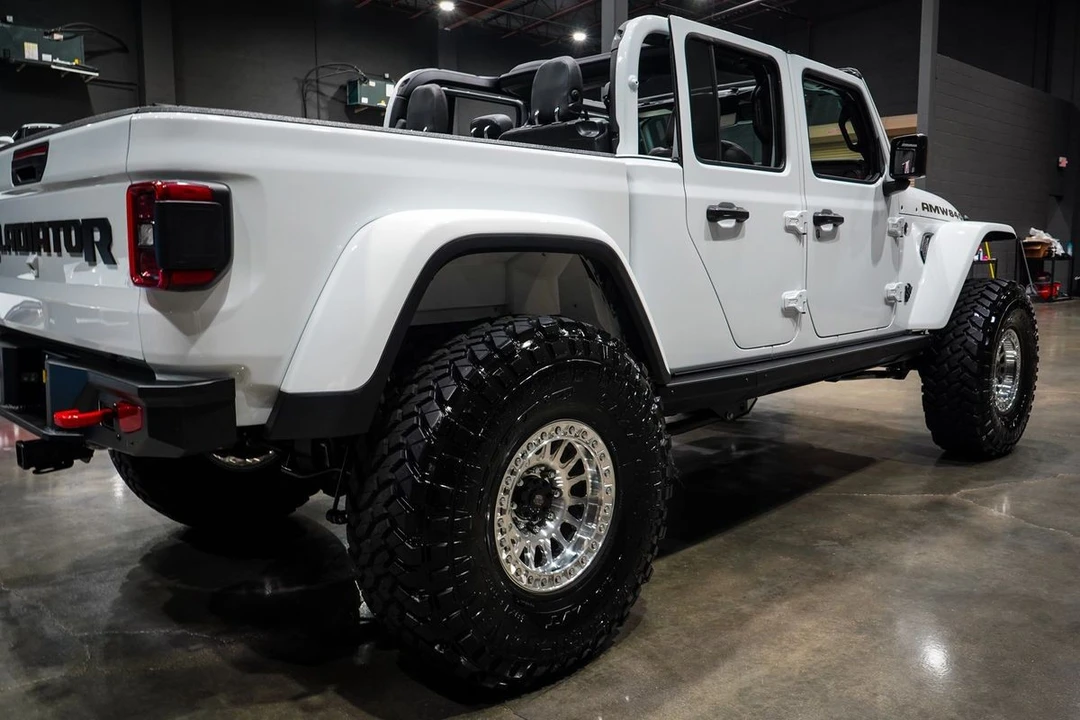 2024 Jeep JT Gladiator - Image 16 of 31