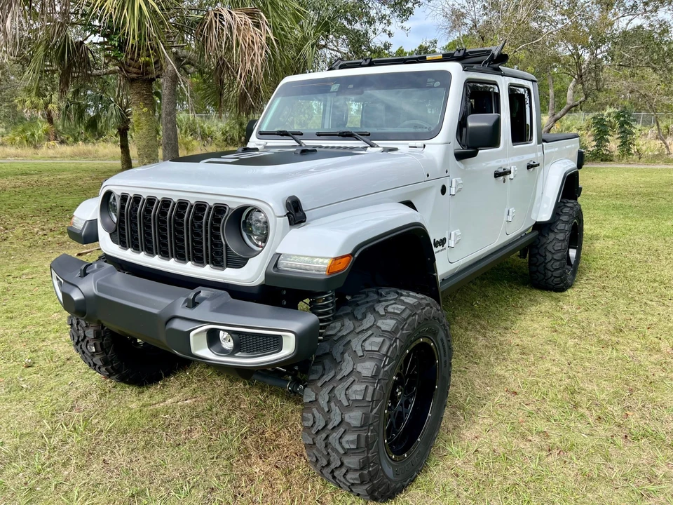 2024 Jeep JT Gladiator - Image 18 of 19