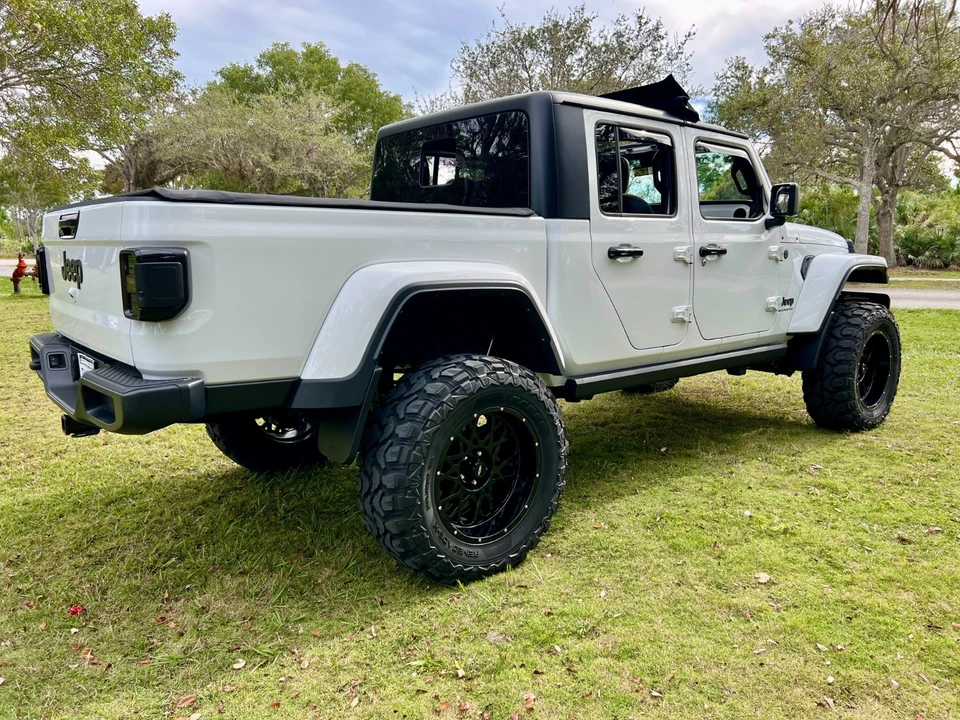 2024 Jeep JT Gladiator - Image 15 of 19