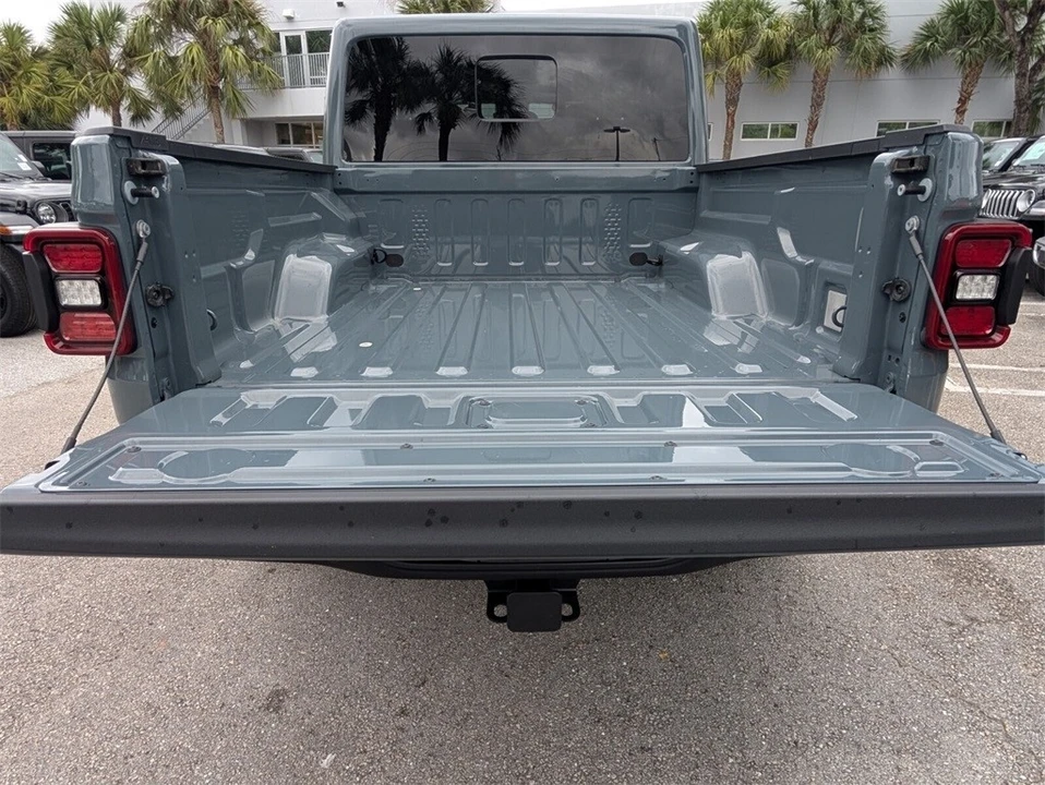 2024 Jeep JT Gladiator - Image 10 of 12