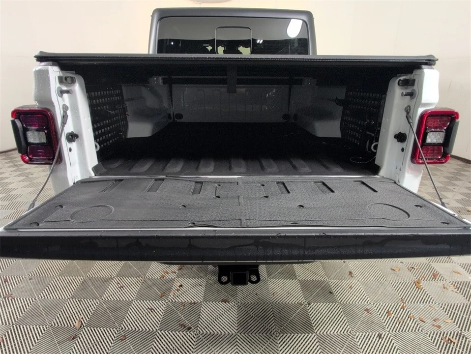 2024 Jeep JT Gladiator - Image 10 of 12