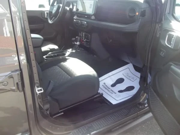 2024 Jeep JT Gladiator - Image 13 of 16