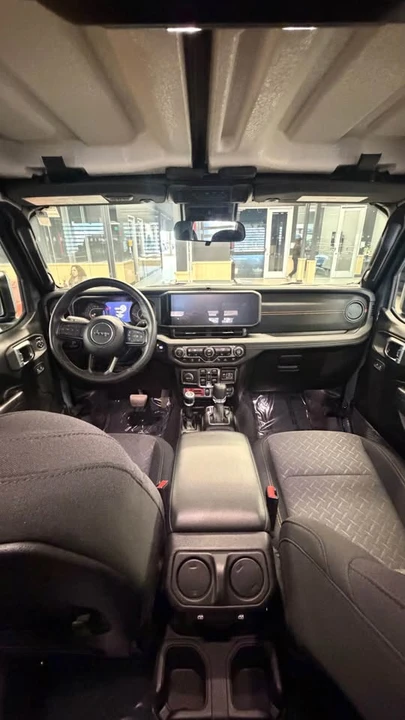 2024 Jeep JT Gladiator - Image 10 of 15