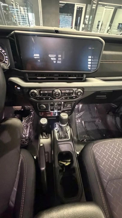2024 Jeep JT Gladiator - Image 12 of 15