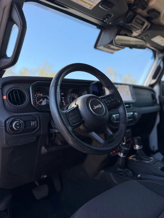 2024 Jeep JT Gladiator - Image 17 of 18