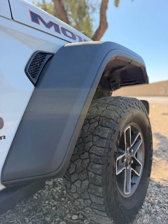 2024 Jeep JT Gladiator - Image 9 of 18