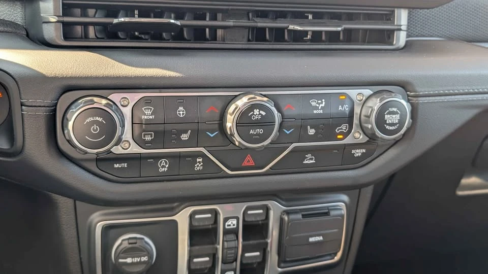 2024 Jeep JT Gladiator - Image 15 of 17