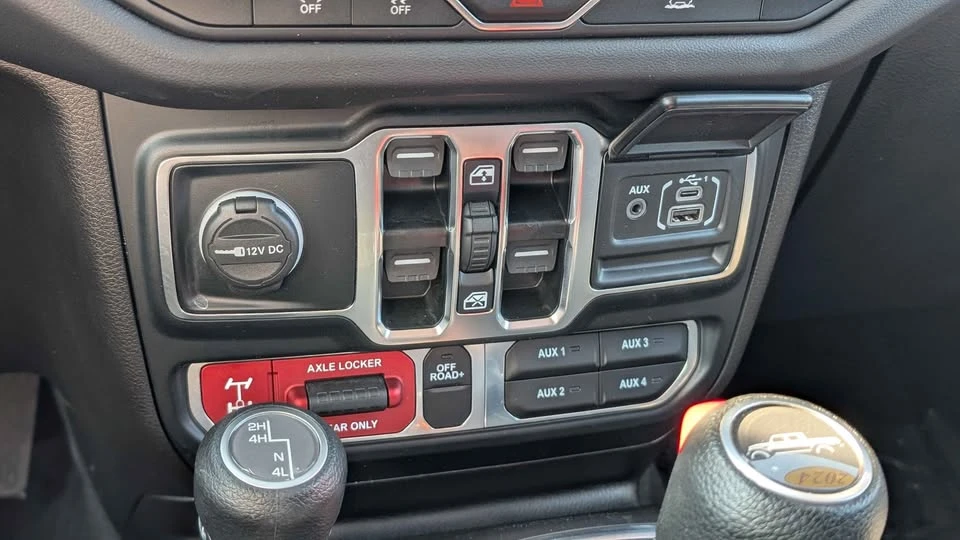 2024 Jeep JT Gladiator - Image 16 of 17