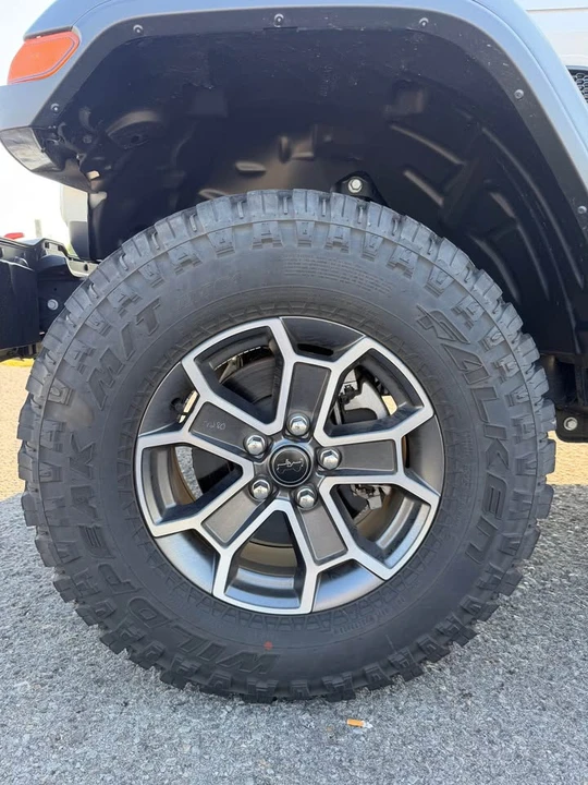 2024 Jeep JT Gladiator - Image 9 of 12
